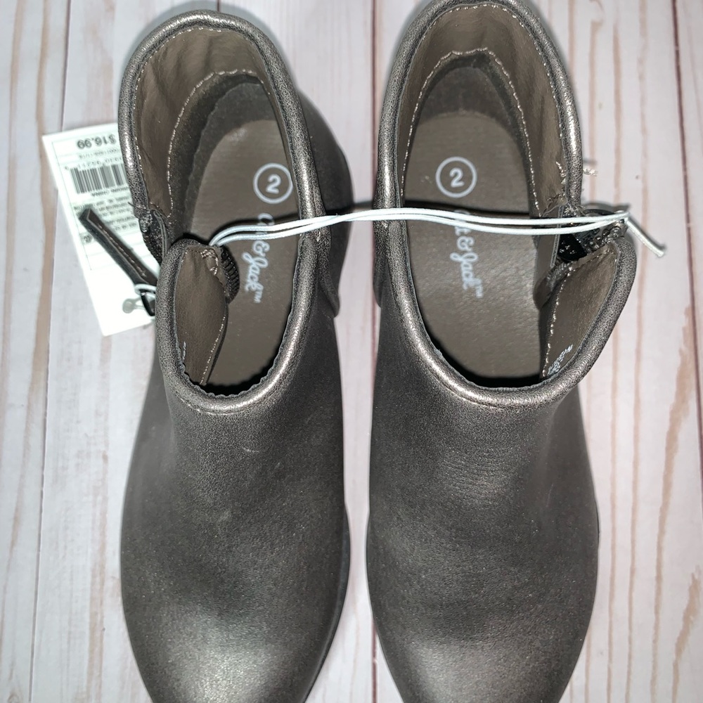Cat & Jack Girls Pewter Ankle Boots Size 2 - Picture 7 of 8